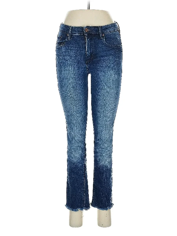 fashion-forward coatJeans